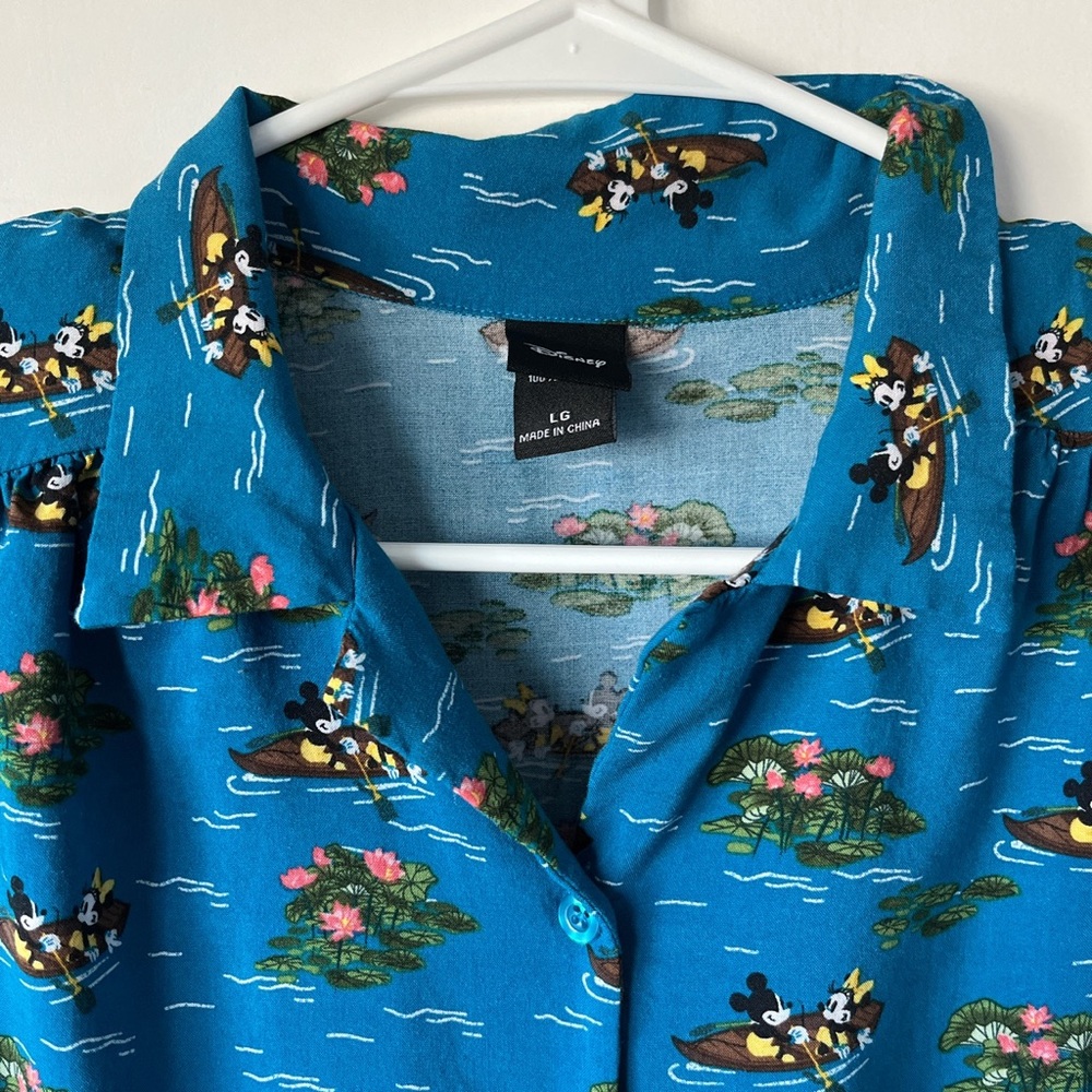 ☀️Disney button down shirt - Picture 2 of 6